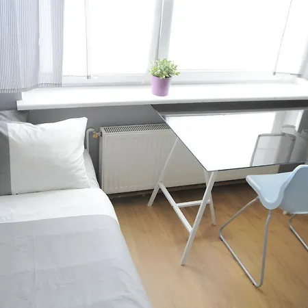 - Armii Krajowej 1 Hostal Sopot